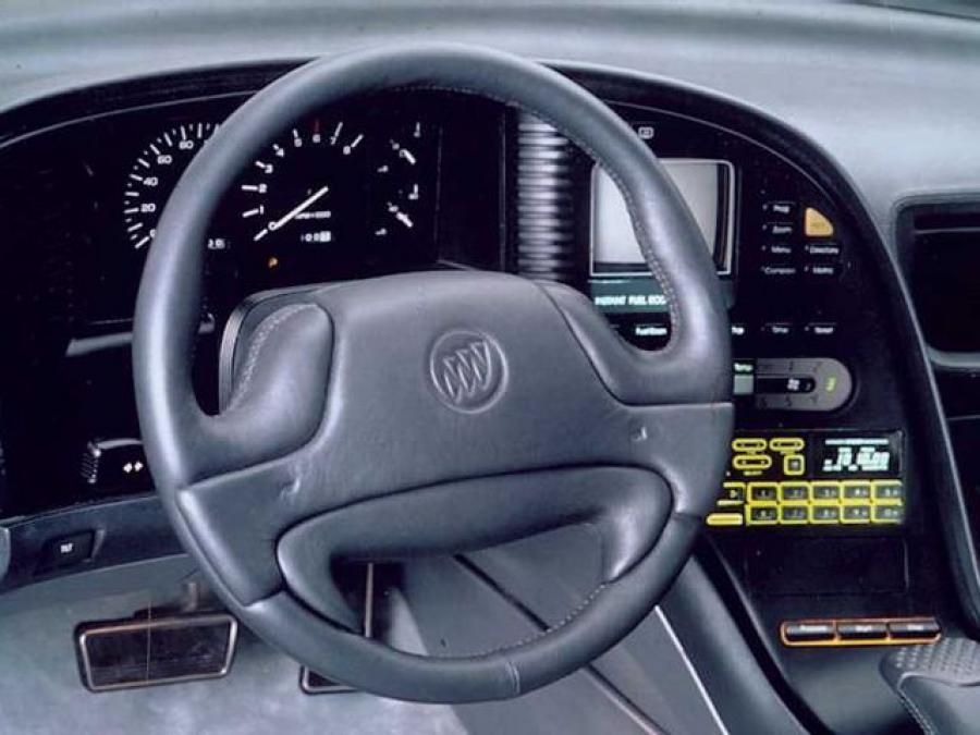  Buick Lucerne Concept 1988 года  (фото 2 из 11)